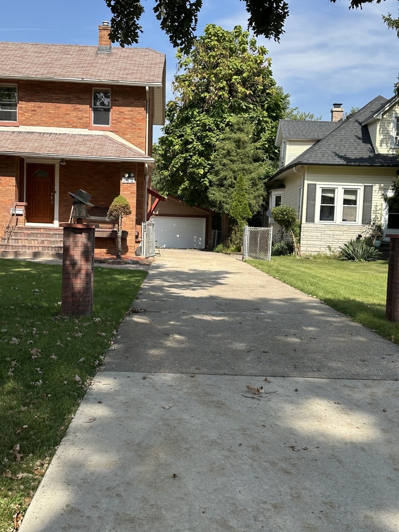 192 Waubansee Road, Riverside, IL 60546