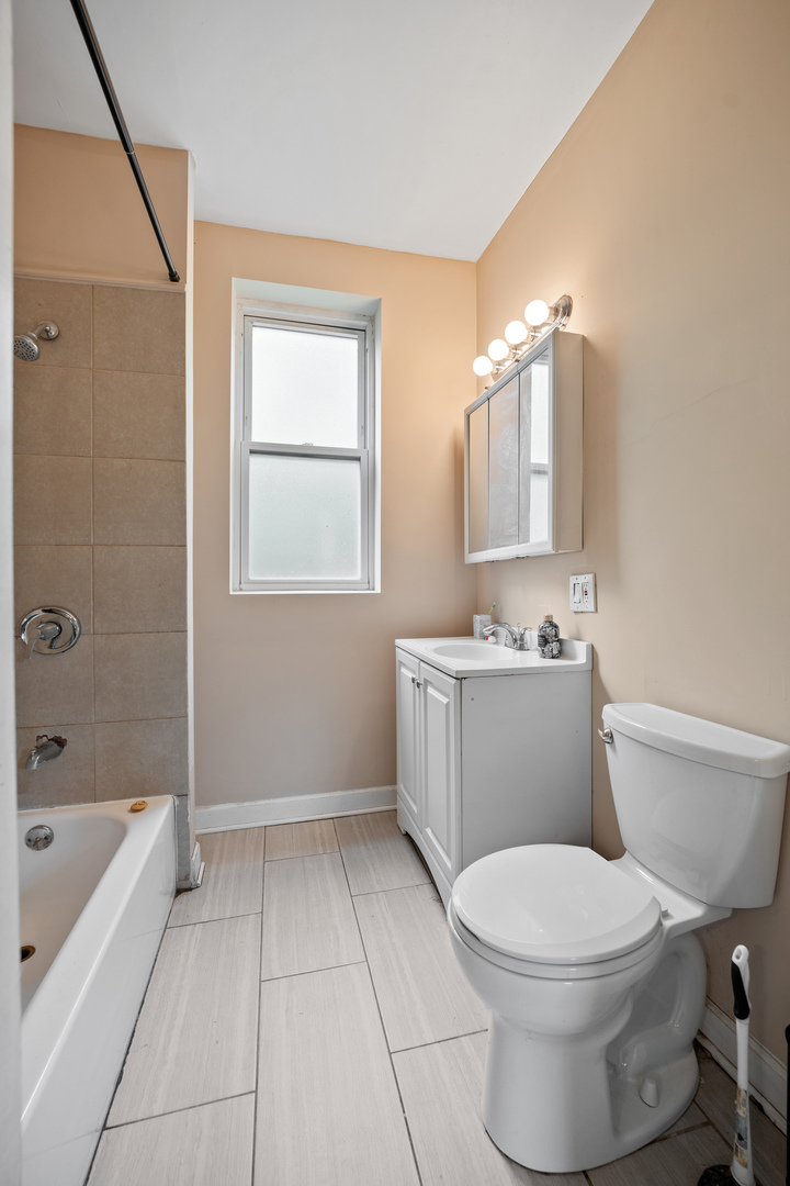 4200 W Wilcox Street, Chicago, IL 60624