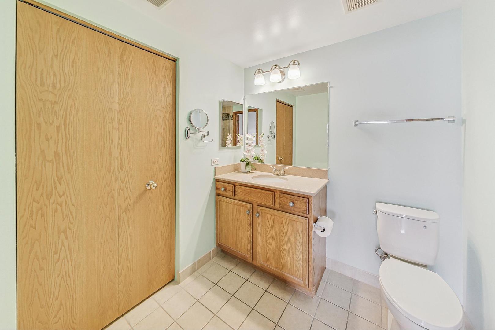 717 N 5th Avenue #303, Addison, IL 60101