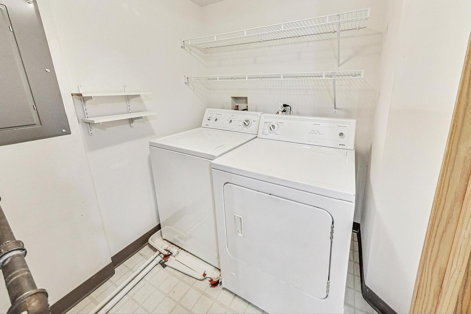 717 N 5th Avenue #303, Addison, IL 60101