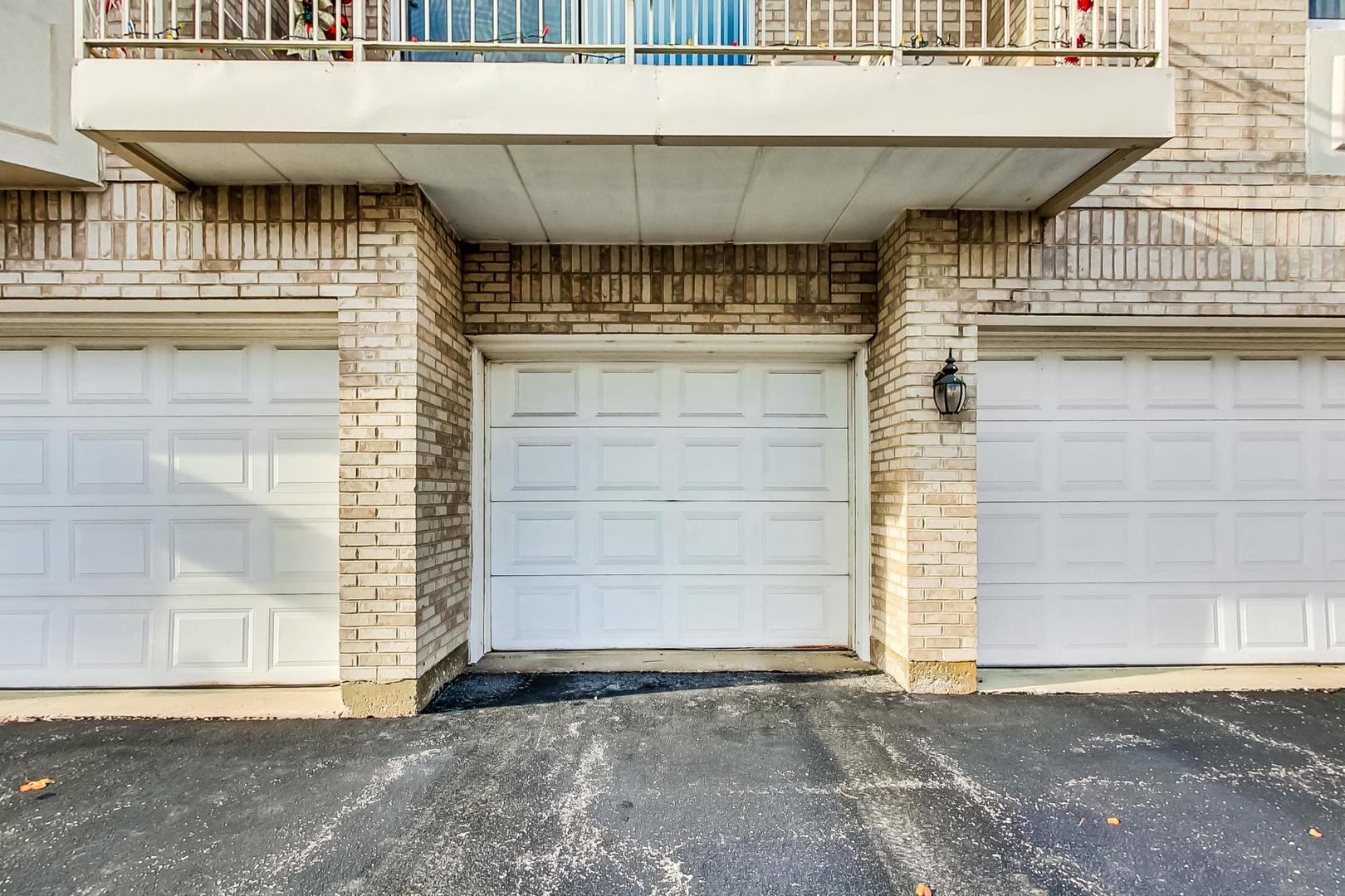 717 N 5th Avenue #303, Addison, IL 60101