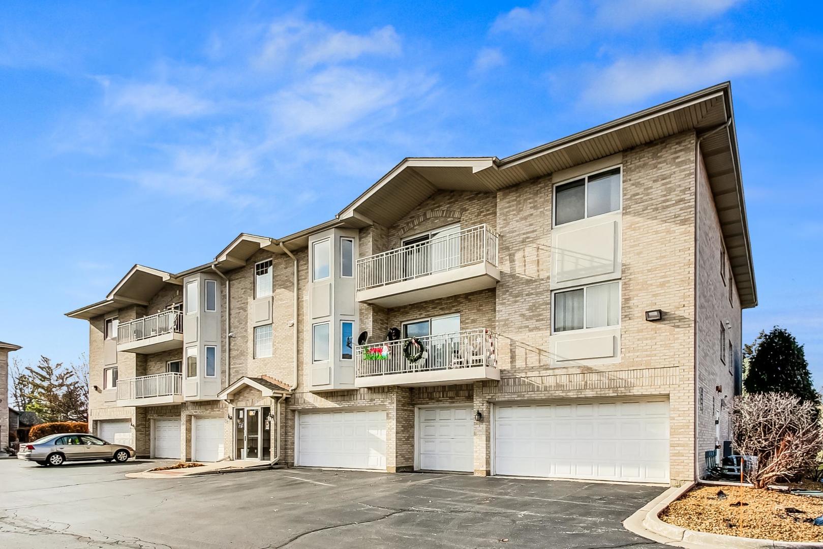 717 N 5th Avenue #303, Addison, IL 60101