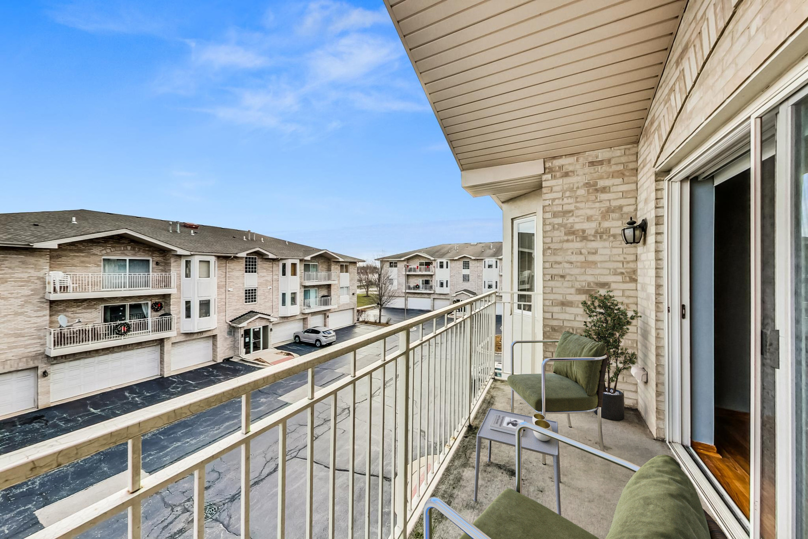 717 N 5th Avenue #303, Addison, IL 60101