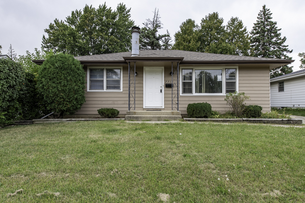 2712 W Grove Avenue, Waukegan, IL 60085