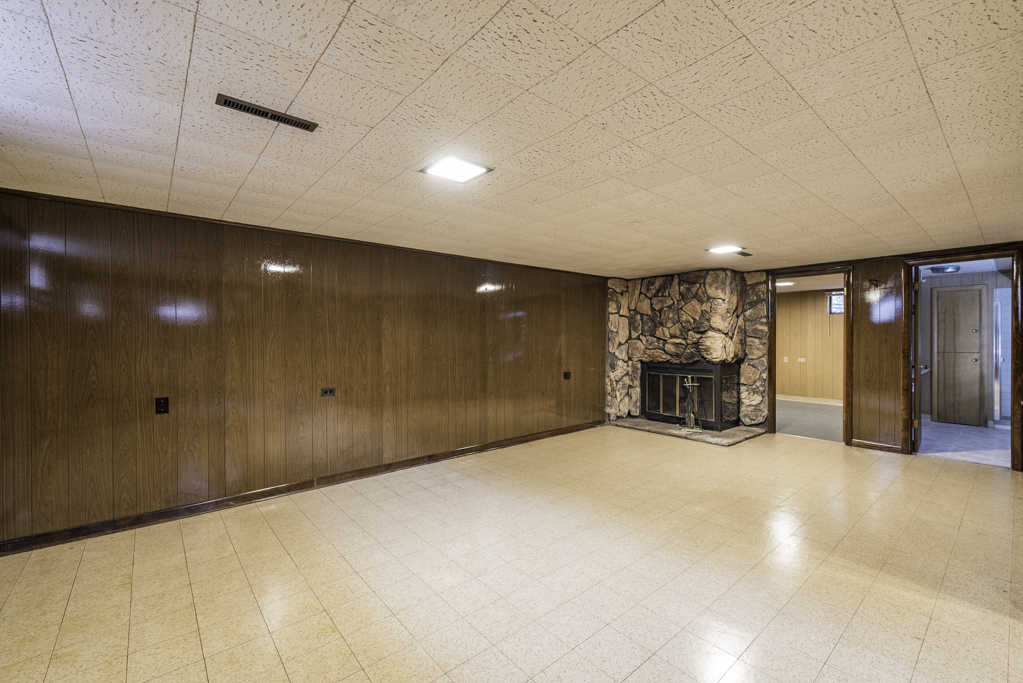 2712 W Grove Avenue, Waukegan, IL 60085