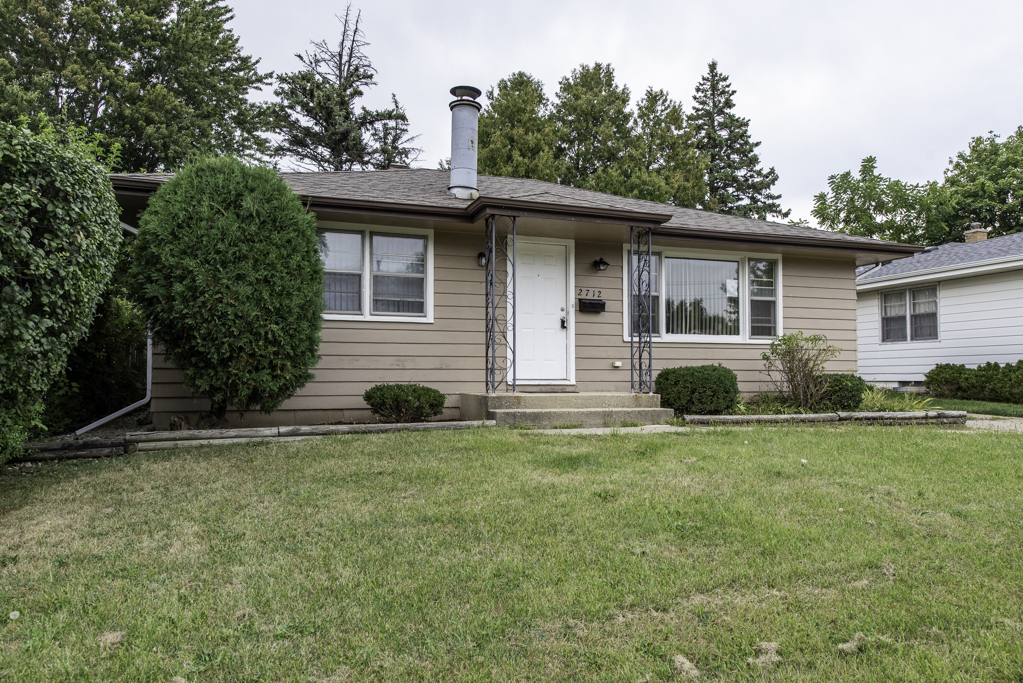 2712 W Grove Avenue, Waukegan, IL 60085