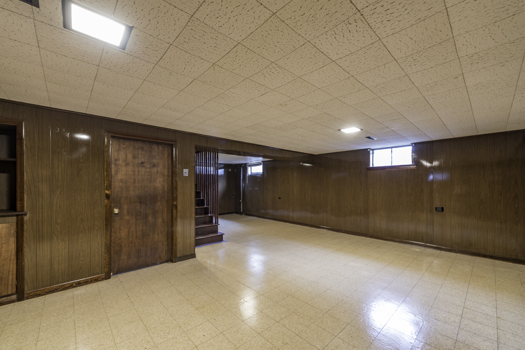 2712 W Grove Avenue, Waukegan, IL 60085