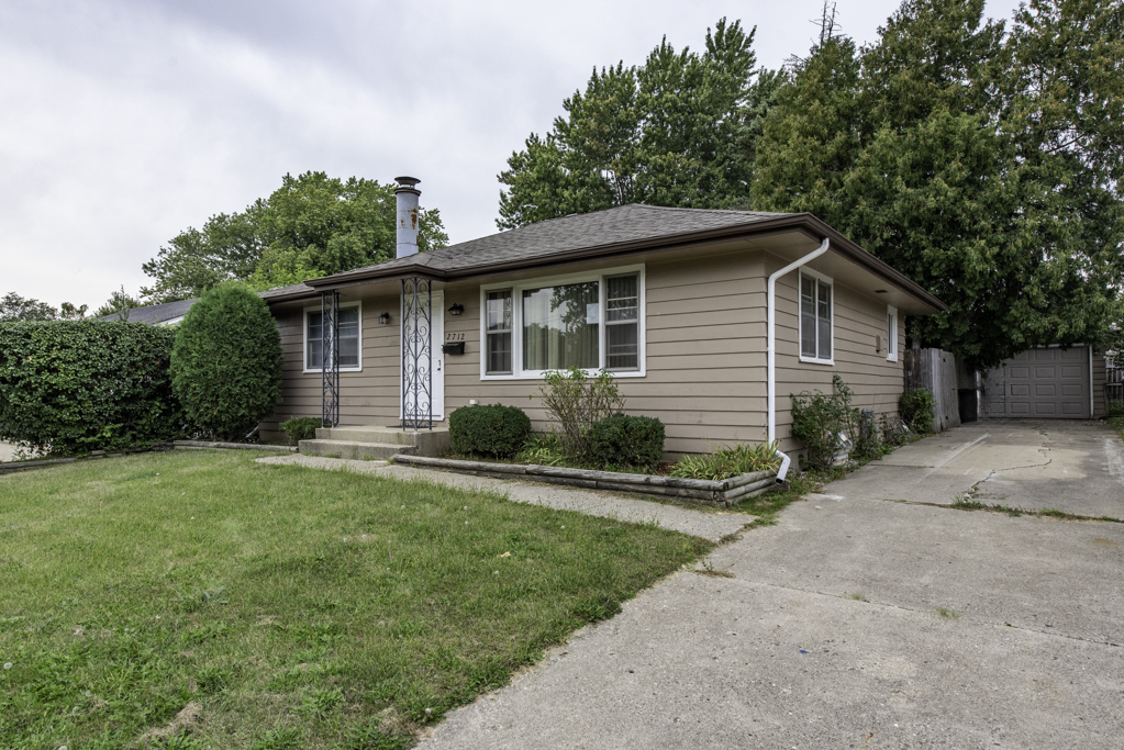 2712 W Grove Avenue, Waukegan, IL 60085