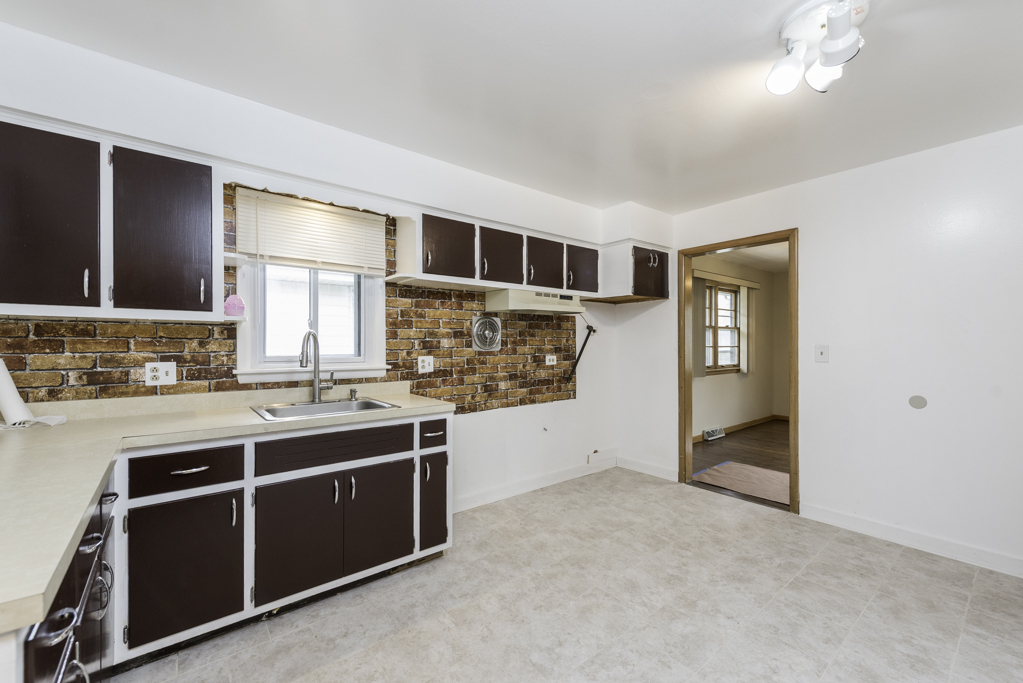 2712 W Grove Avenue, Waukegan, IL 60085