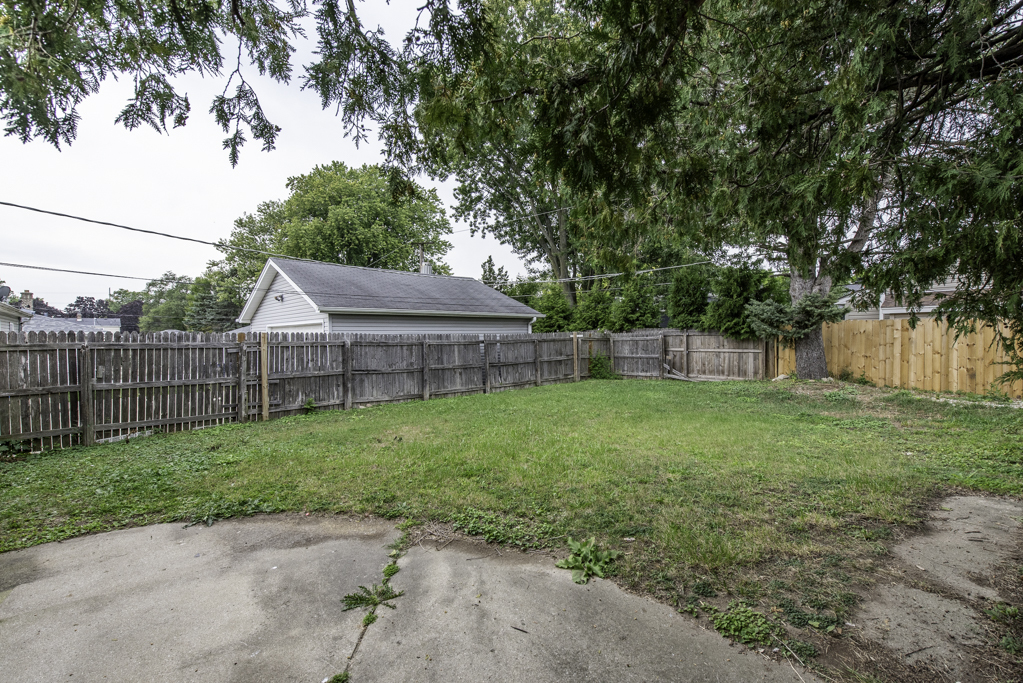 2712 W Grove Avenue, Waukegan, IL 60085