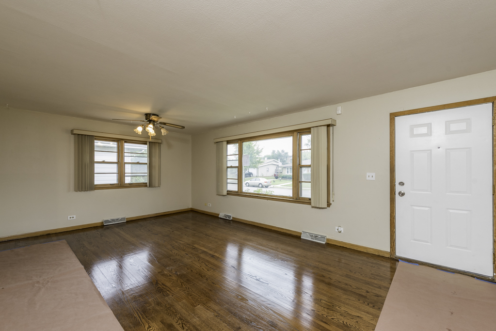 2712 W Grove Avenue, Waukegan, IL 60085