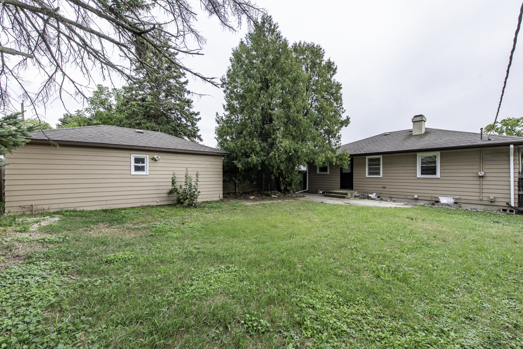 2712 W Grove Avenue, Waukegan, IL 60085