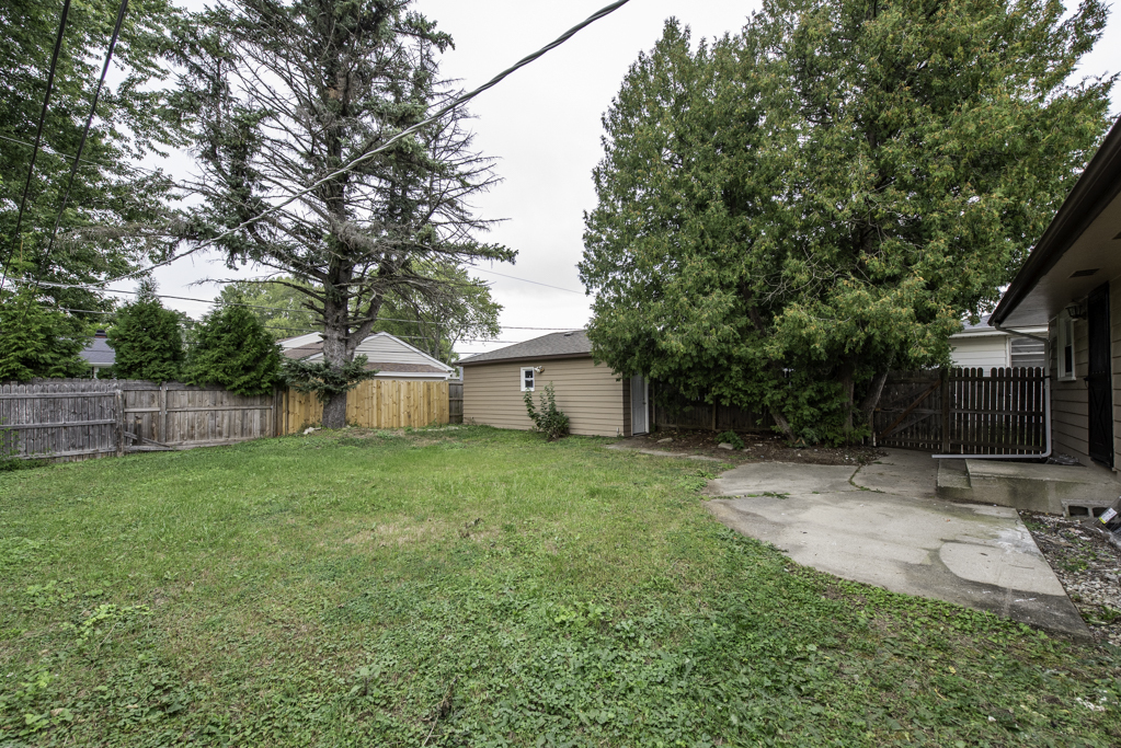2712 W Grove Avenue, Waukegan, IL 60085