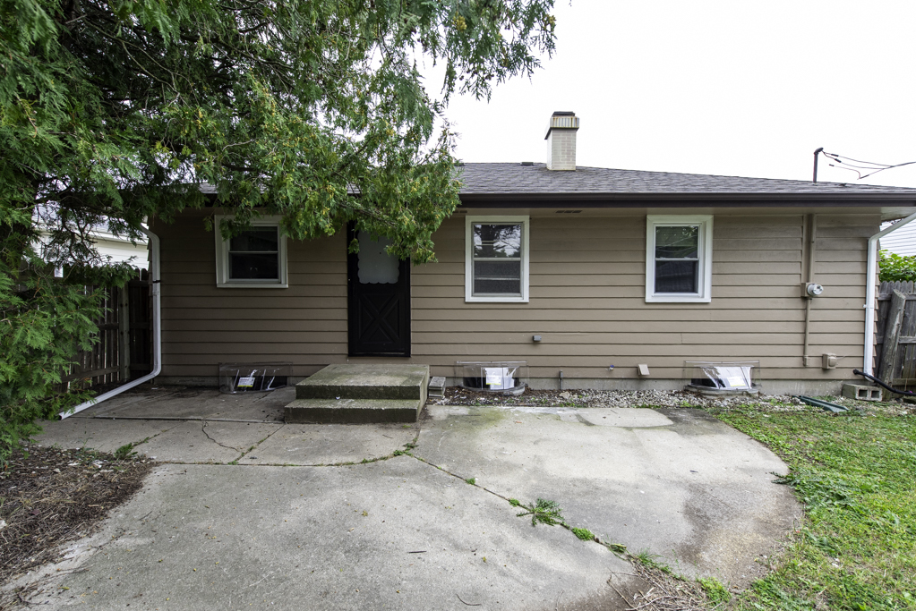 2712 W Grove Avenue, Waukegan, IL 60085