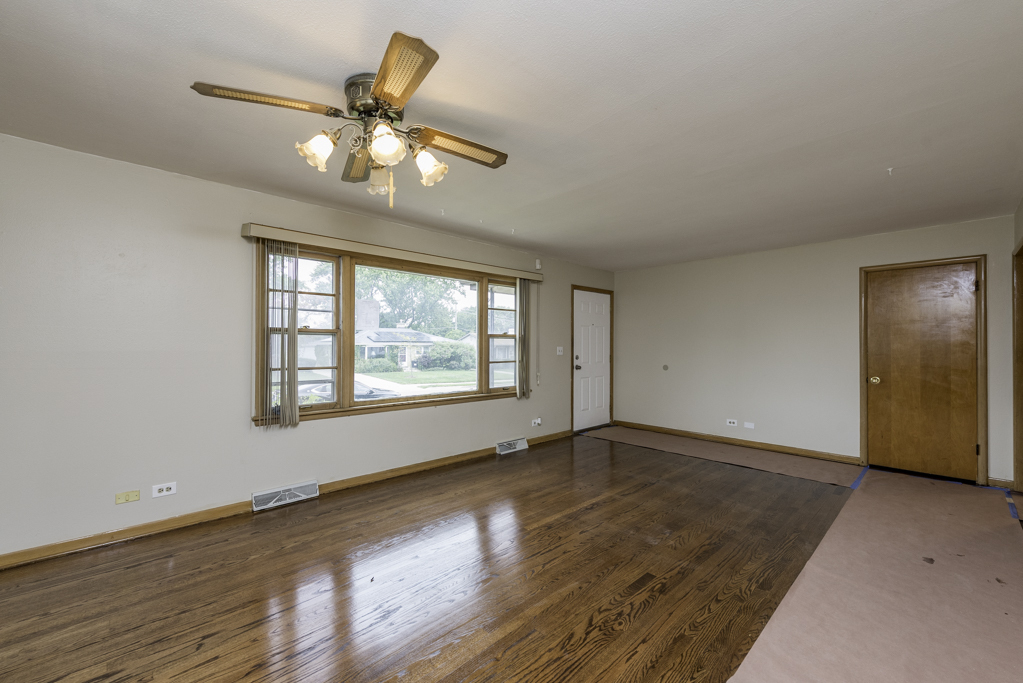 2712 W Grove Avenue, Waukegan, IL 60085
