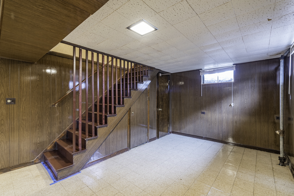 2712 W Grove Avenue, Waukegan, IL 60085