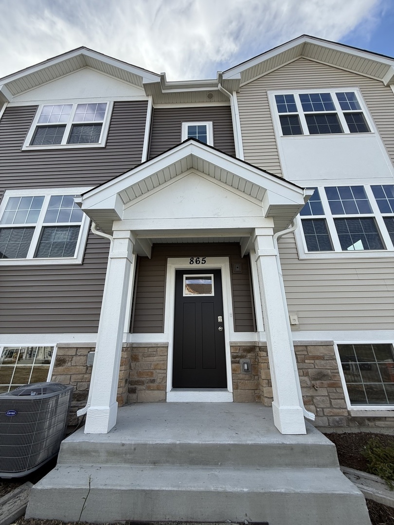 865 Briar Glen Court, Hampshire, IL 60140