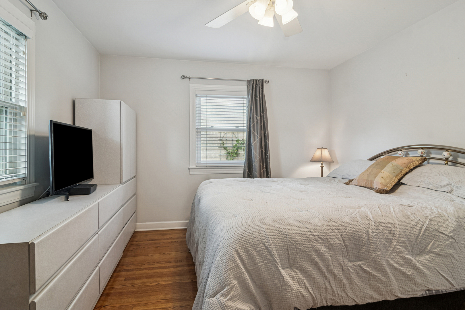 415 N Russel Street, Mount Prospect, IL 60056