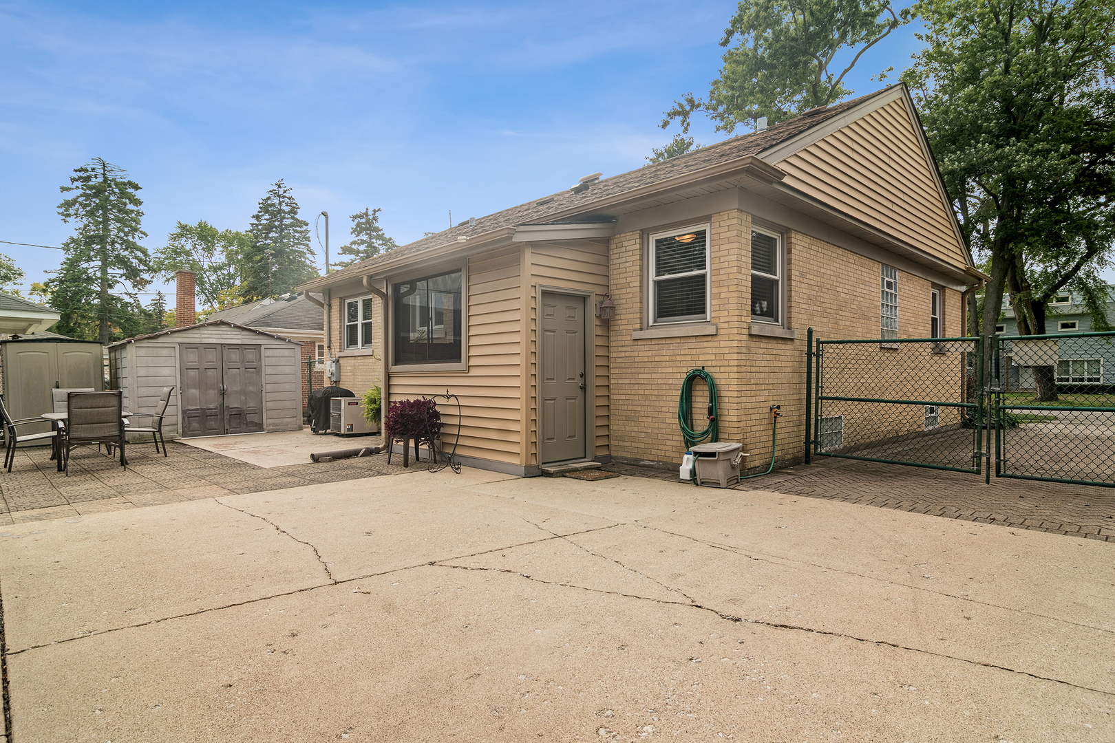 415 N Russel Street, Mount Prospect, IL 60056