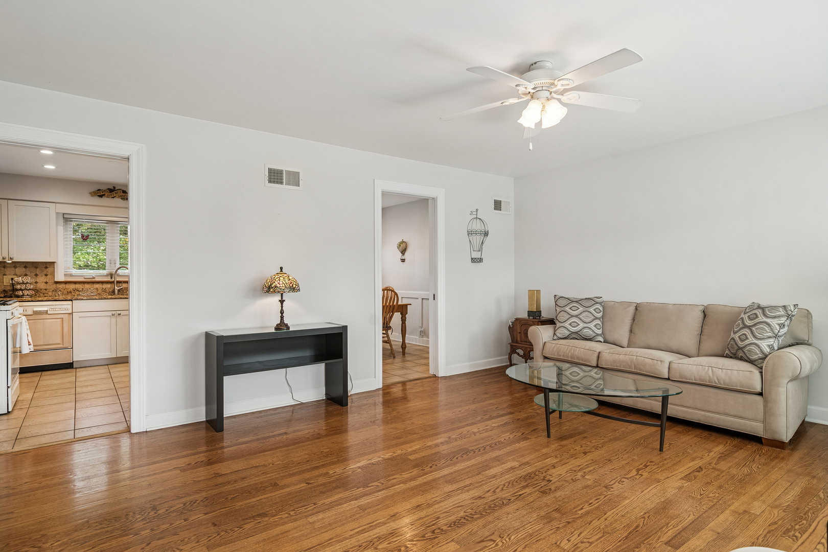 415 N Russel Street, Mount Prospect, IL 60056