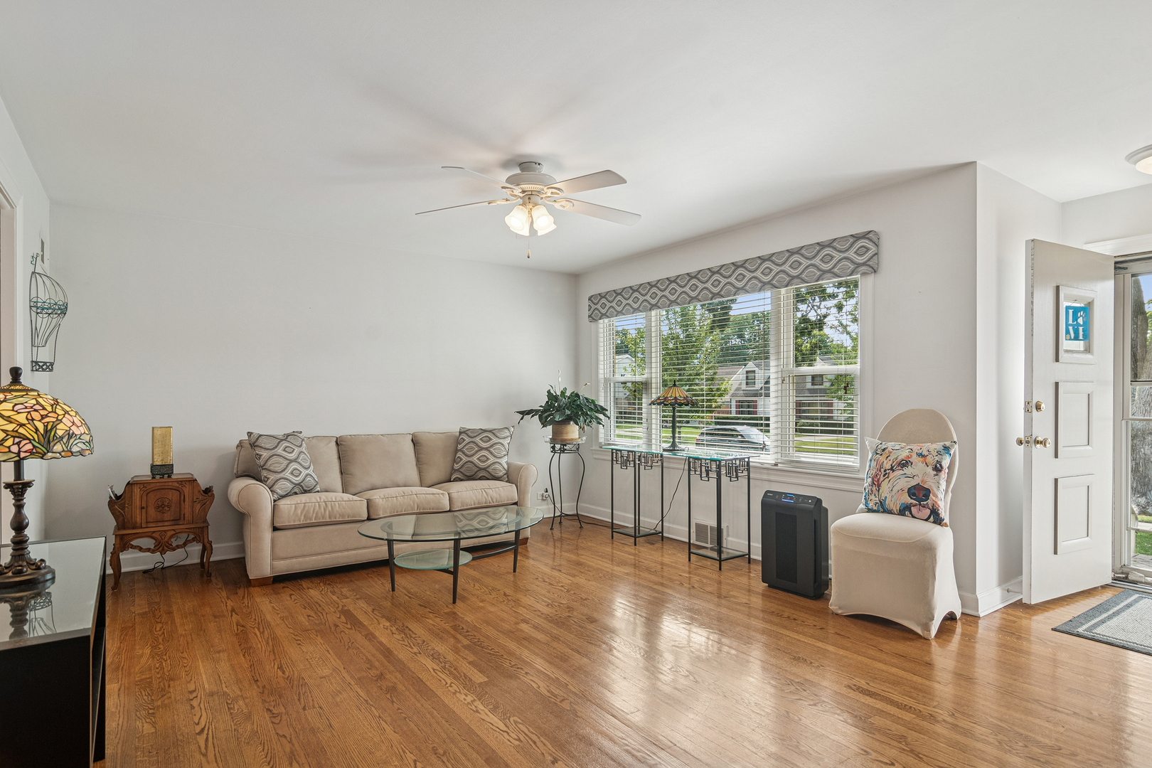 415 N Russel Street, Mount Prospect, IL 60056