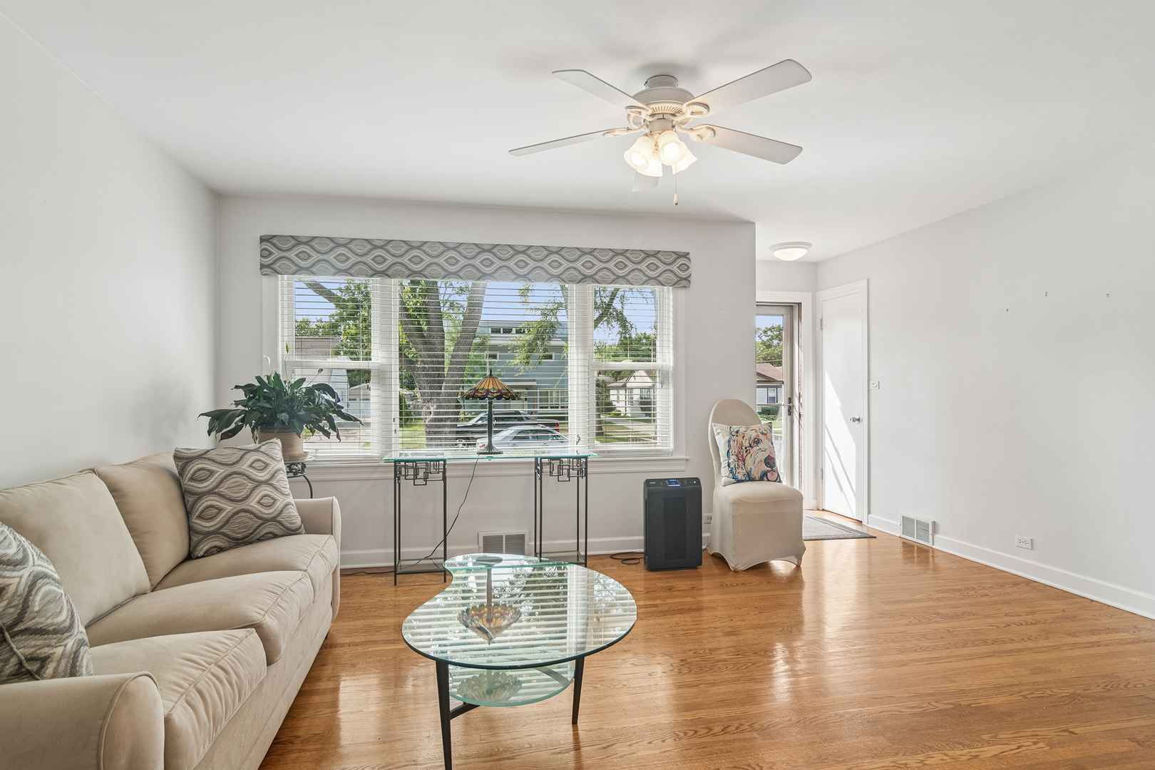 415 N Russel Street, Mount Prospect, IL 60056