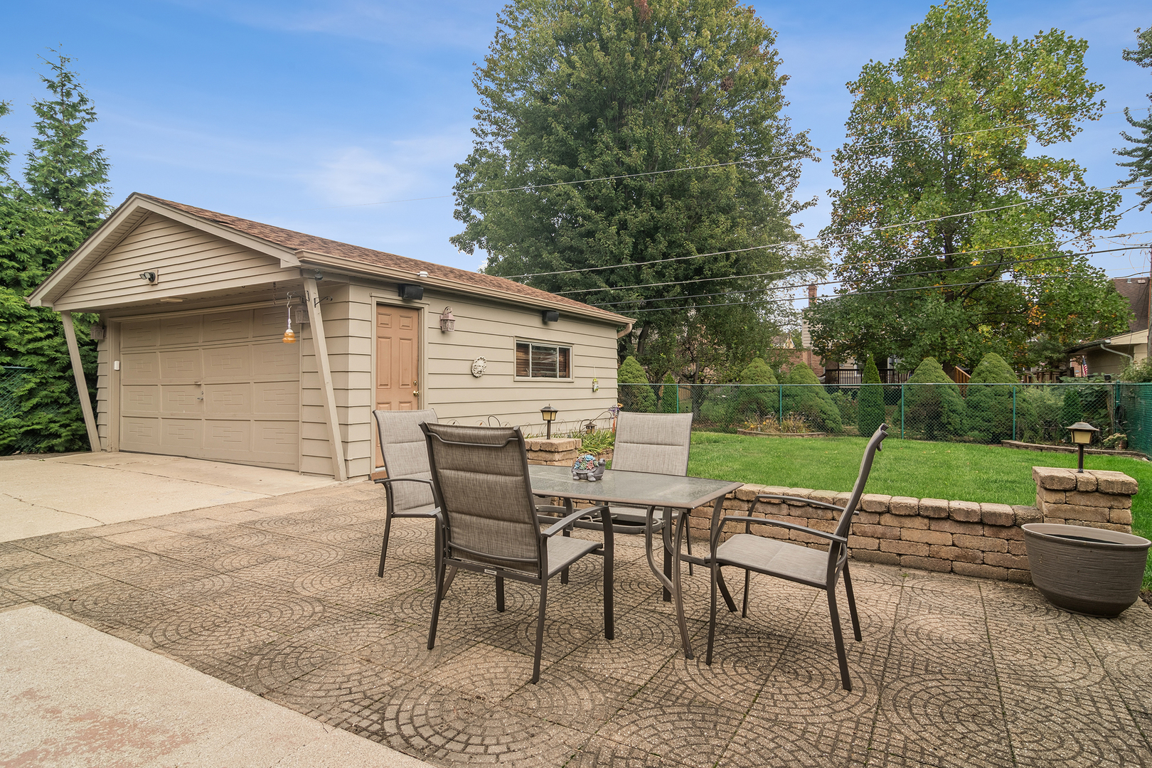 415 N Russel Street, Mount Prospect, IL 60056