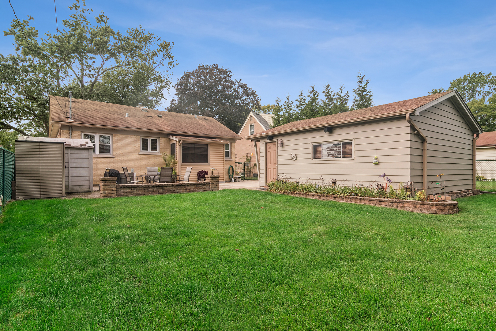 415 N Russel Street, Mount Prospect, IL 60056