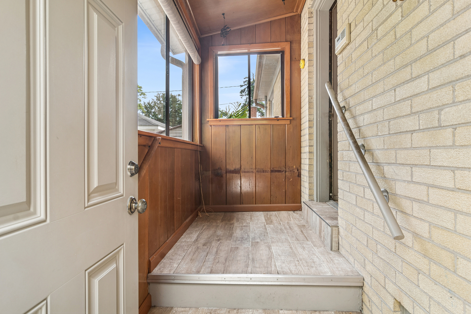 415 N Russel Street, Mount Prospect, IL 60056