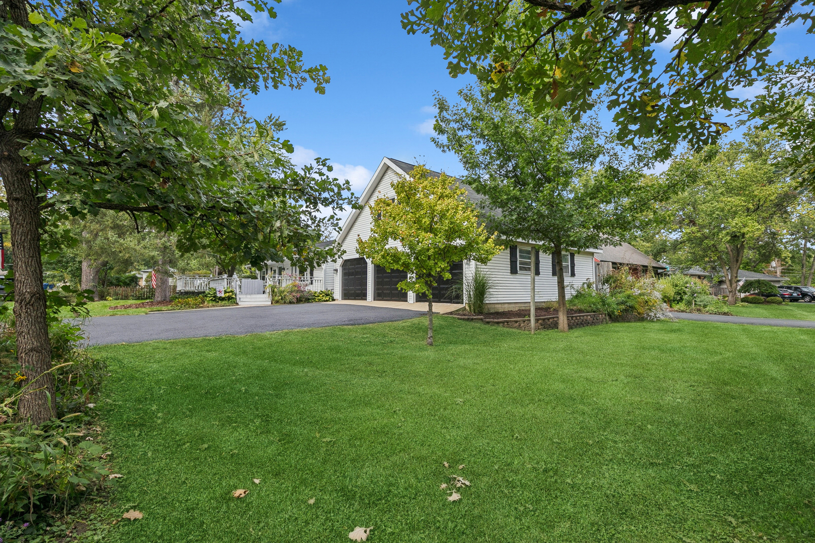 18124 W Avon Court, Grayslake, IL 60030