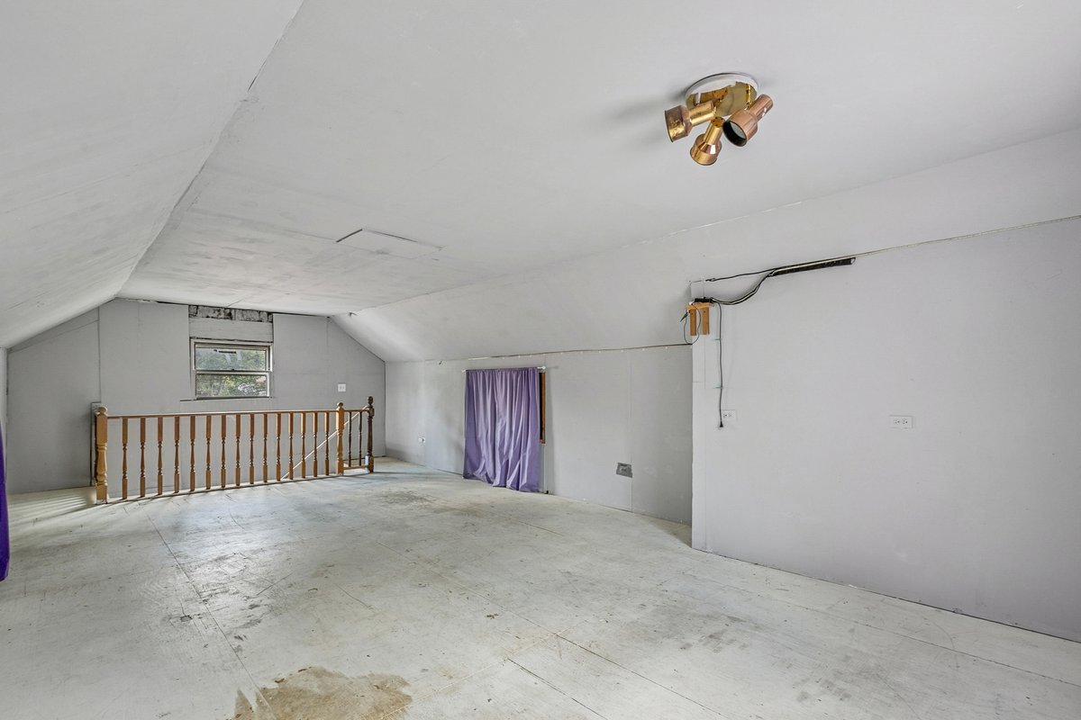 18124 W Avon Court, Grayslake, IL 60030