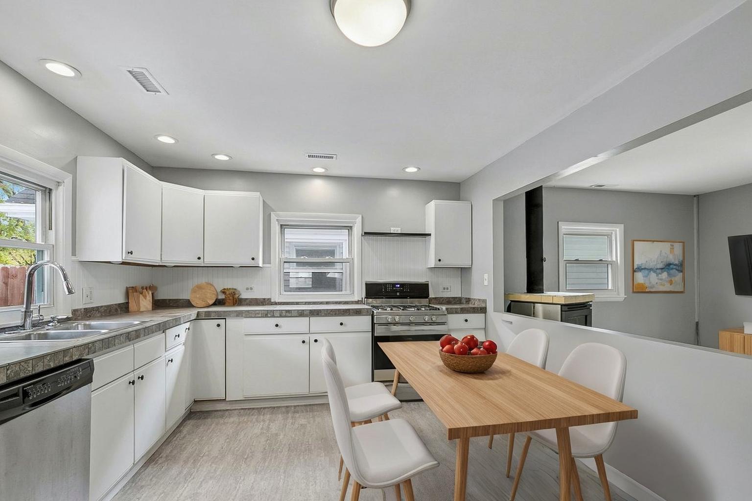 18124 W Avon Court, Grayslake, IL 60030