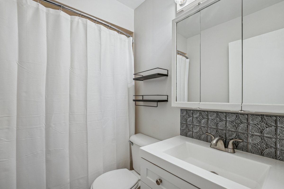 18124 W Avon Court, Grayslake, IL 60030