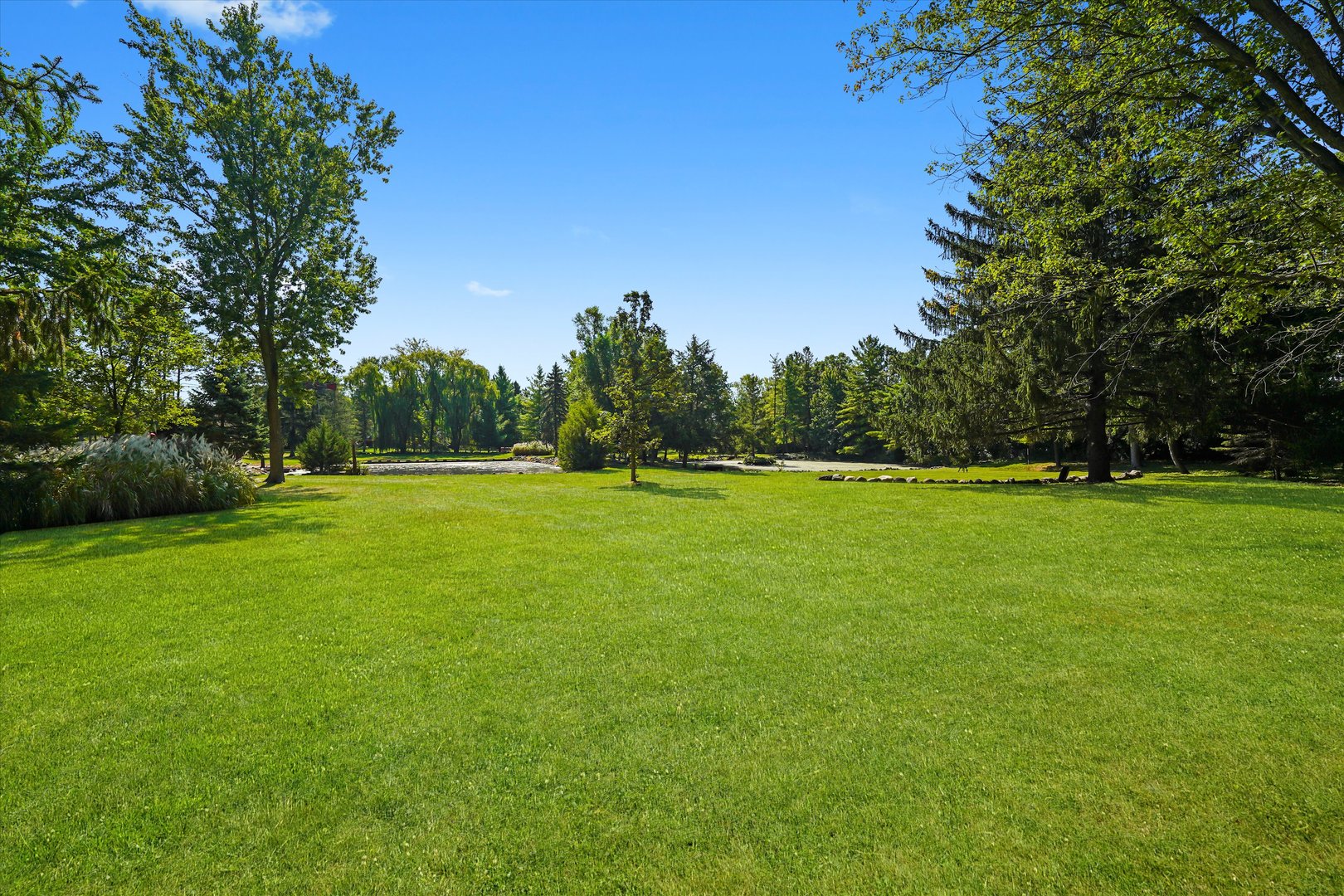 19953 W Grand Avenue, Lindenhurst, IL 60046