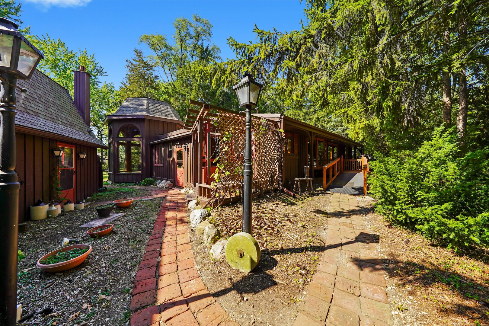 19953 W Grand Avenue, Lindenhurst, IL 60046