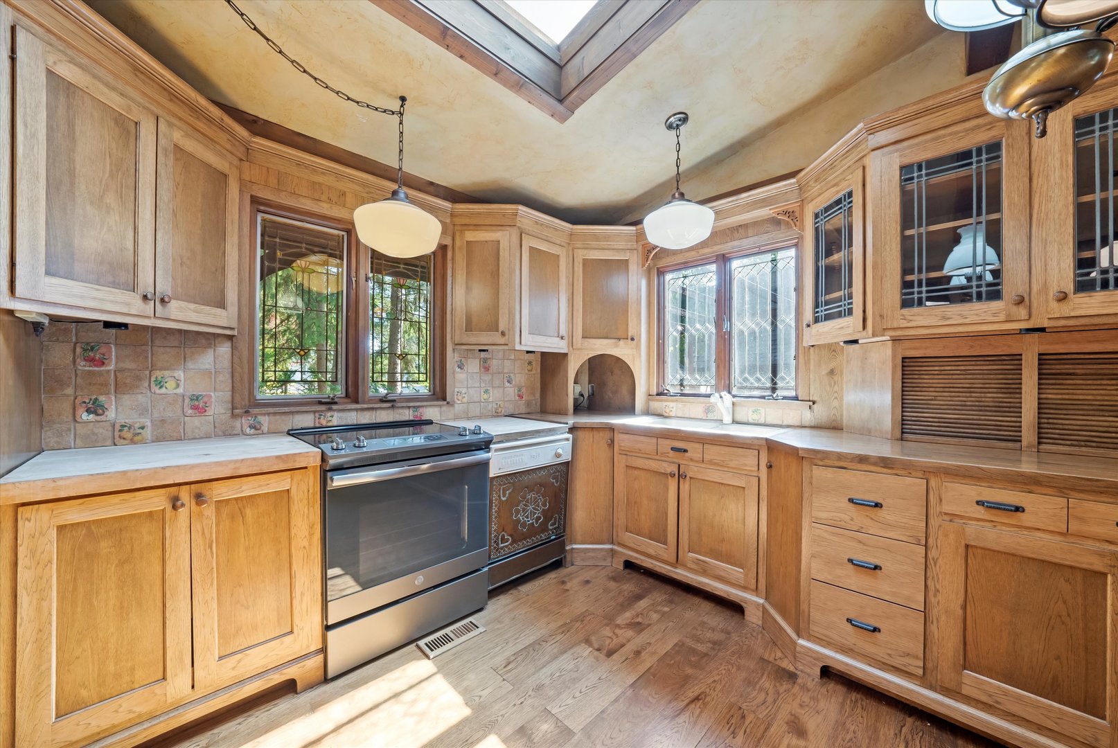 19953 W Grand Avenue, Lindenhurst, IL 60046