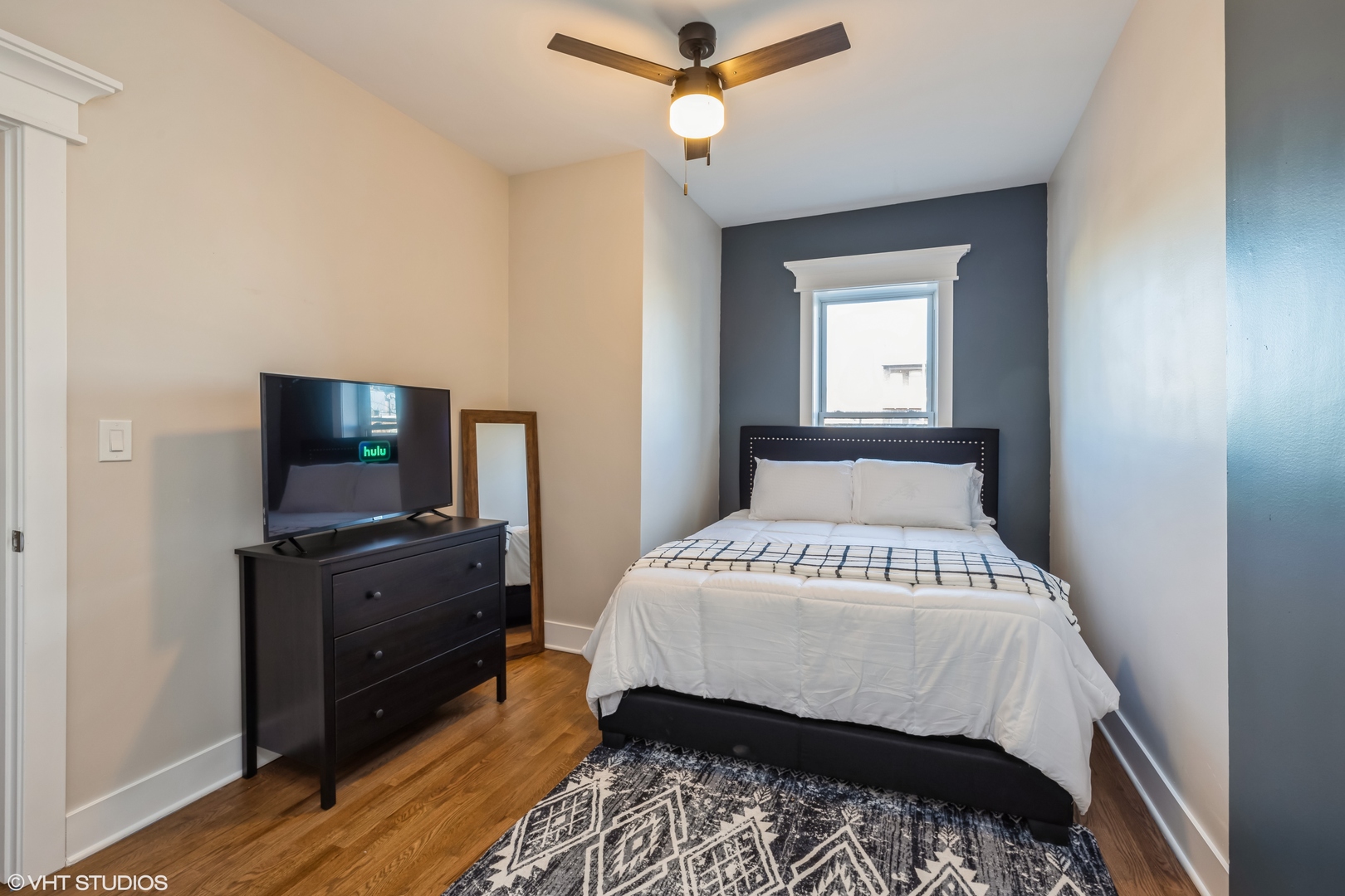2452 W Lexington Street, Chicago, IL 60612