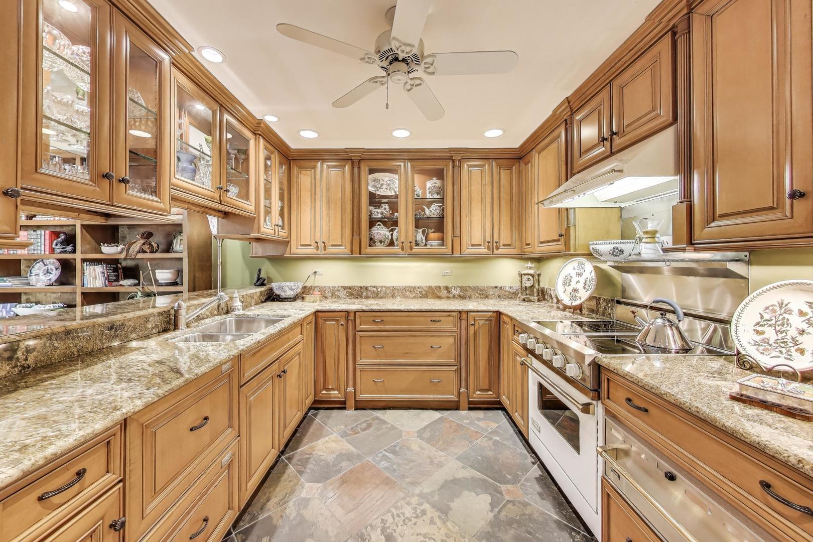 1 Foxcroft On Auburn, Rolling Meadows, IL 60008