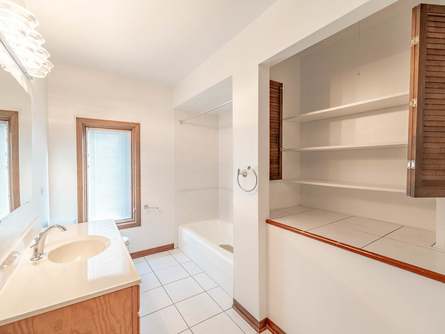 339 S Dorchester Avenue, Glenwood, IL 60425