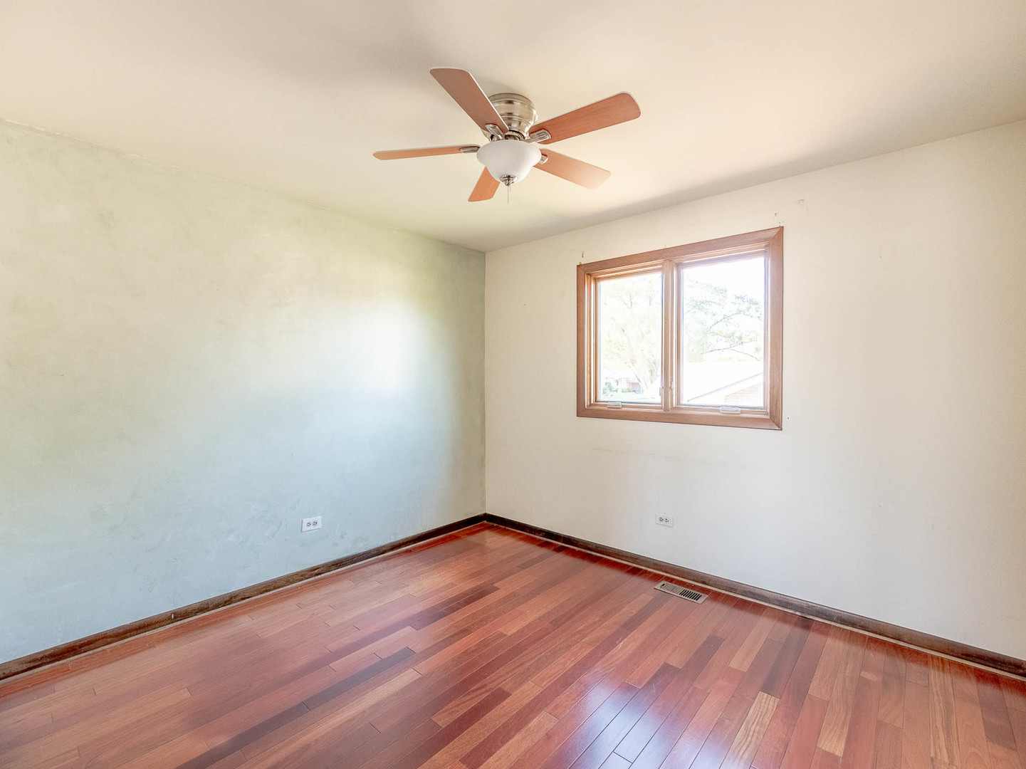 339 S Dorchester Avenue, Glenwood, IL 60425