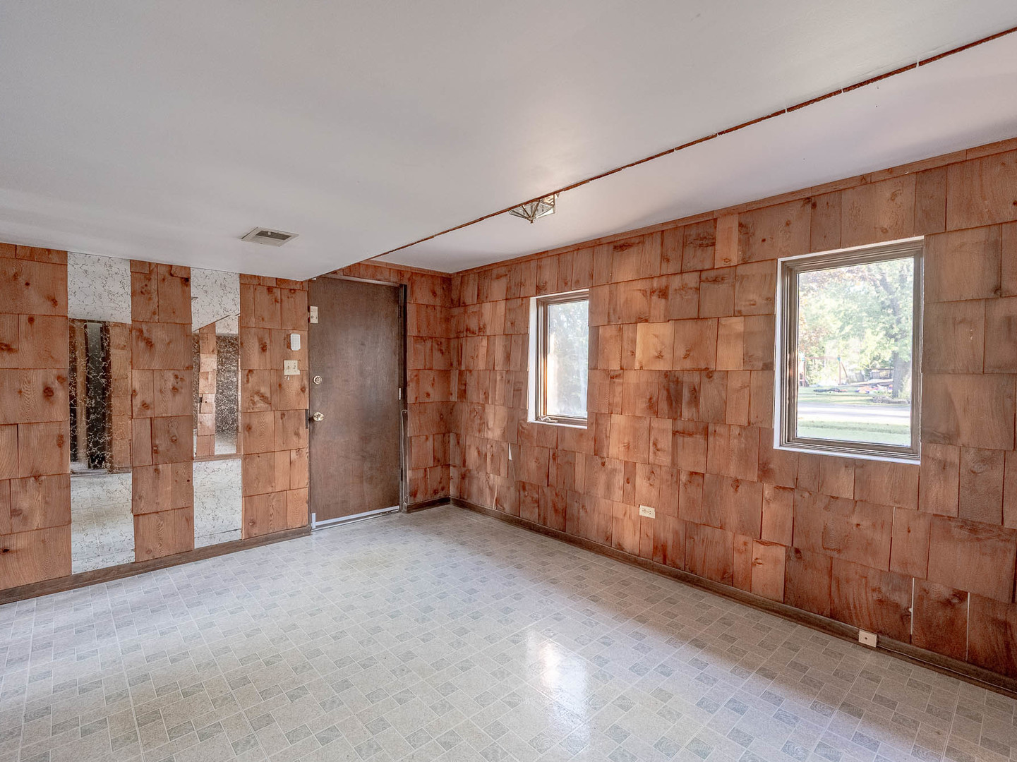 339 S Dorchester Avenue, Glenwood, IL 60425