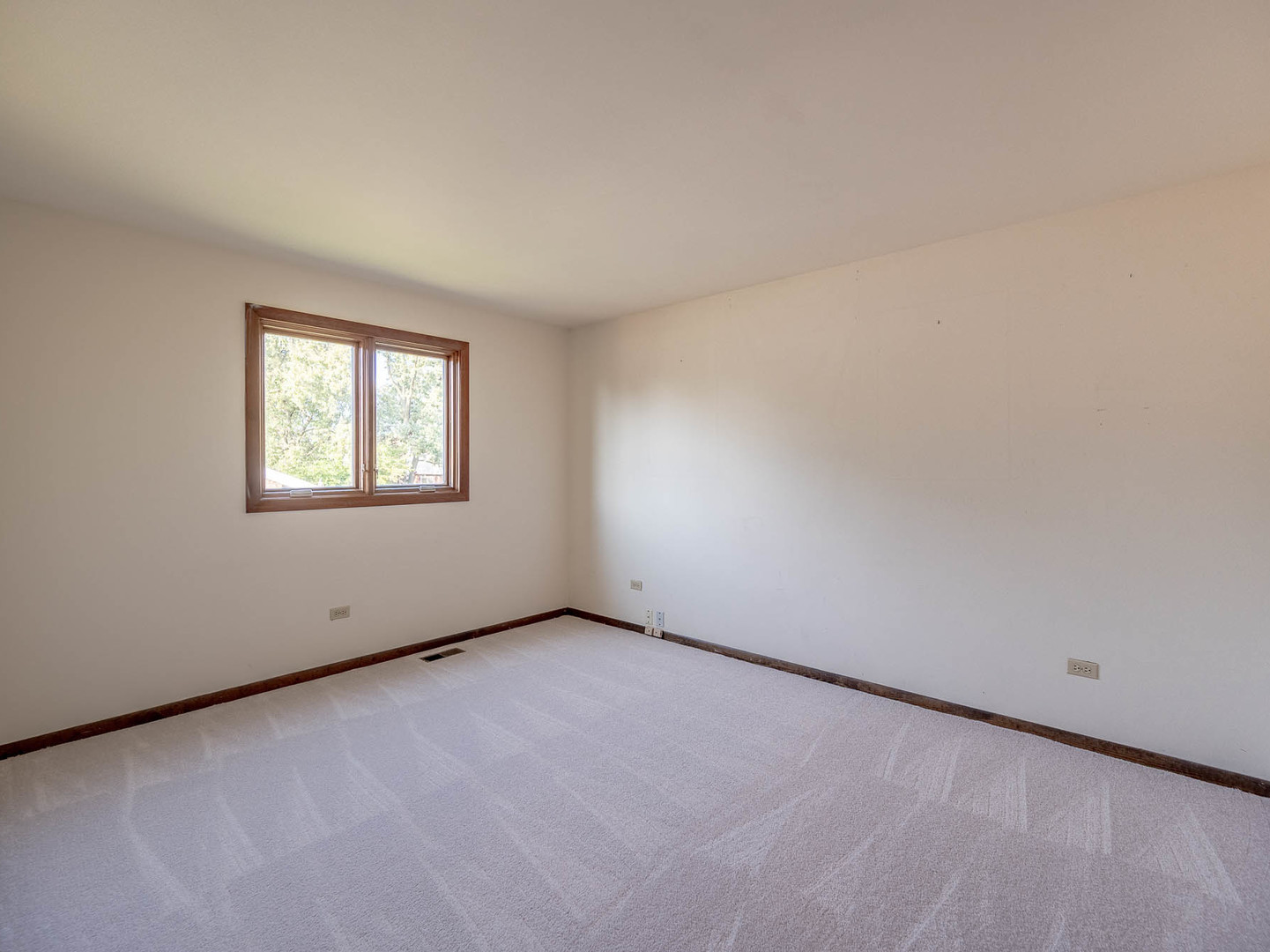 339 S Dorchester Avenue, Glenwood, IL 60425