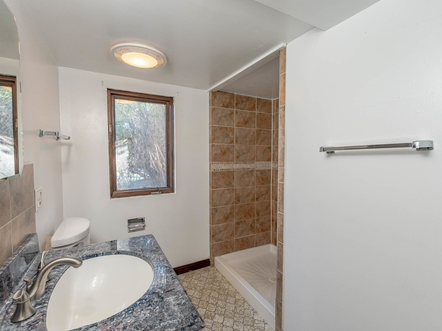 339 S Dorchester Avenue, Glenwood, IL 60425