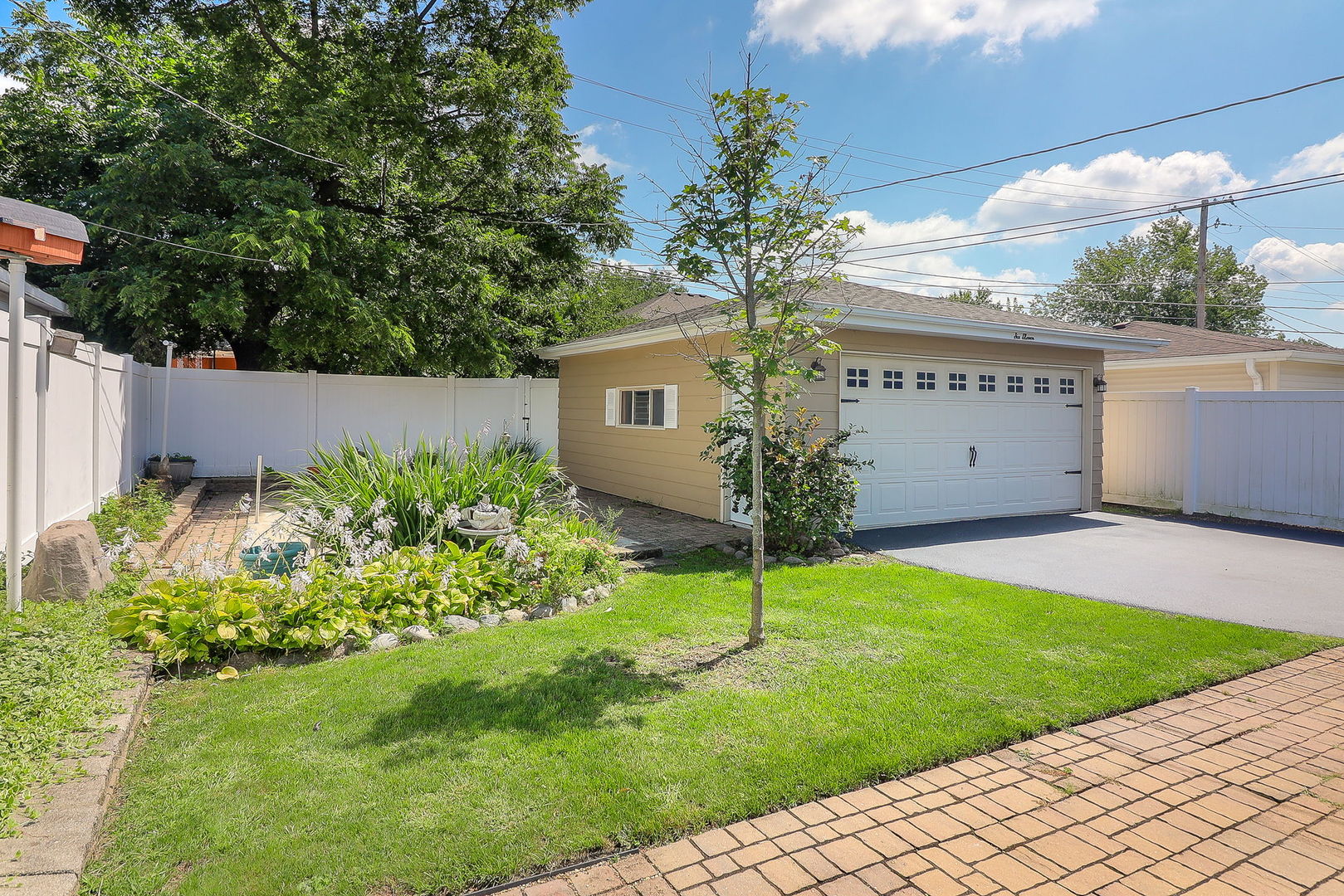 611 Houston, Lemont, IL 60439