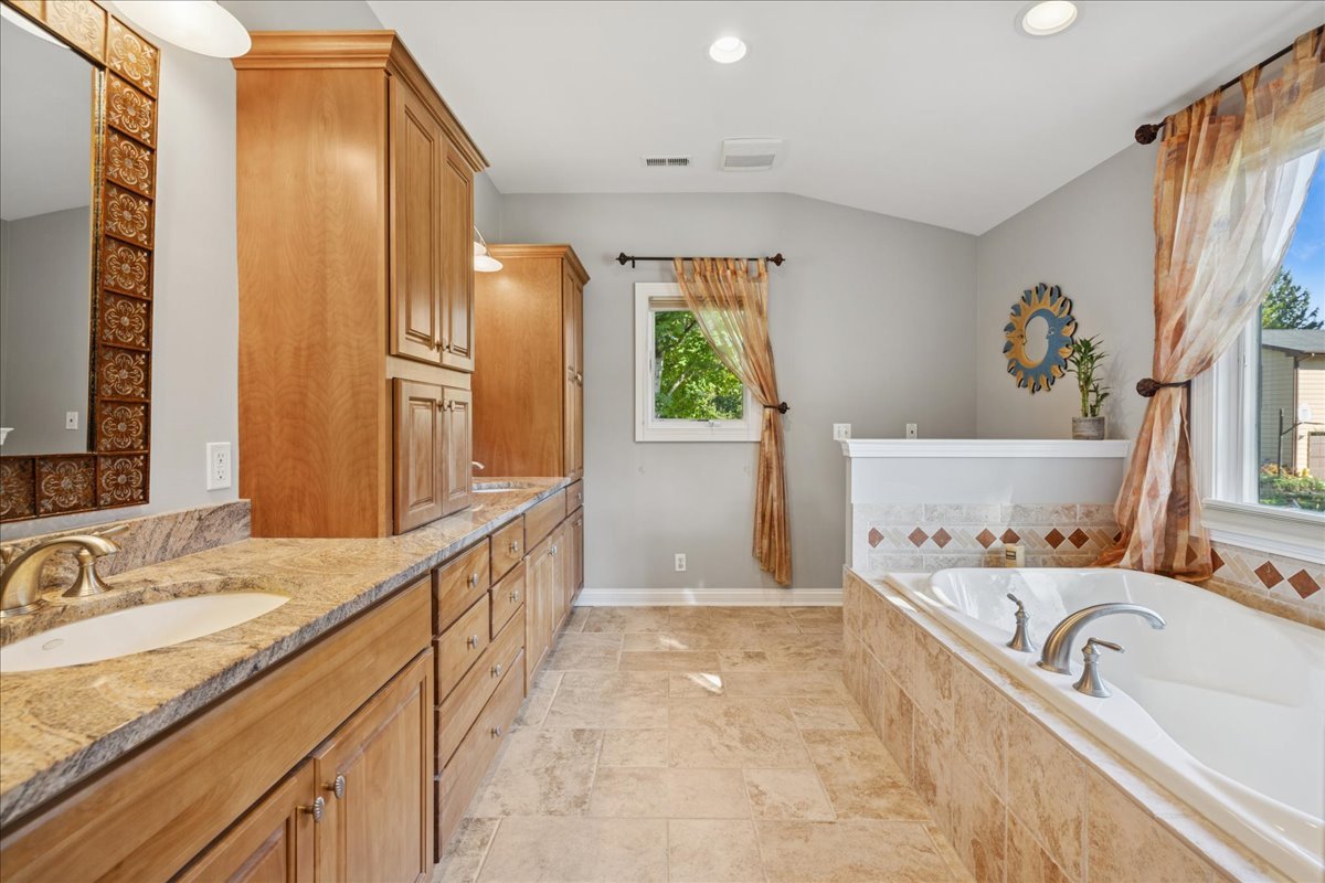 16280 W Woodbine Circle, Vernon Hills, IL 60061