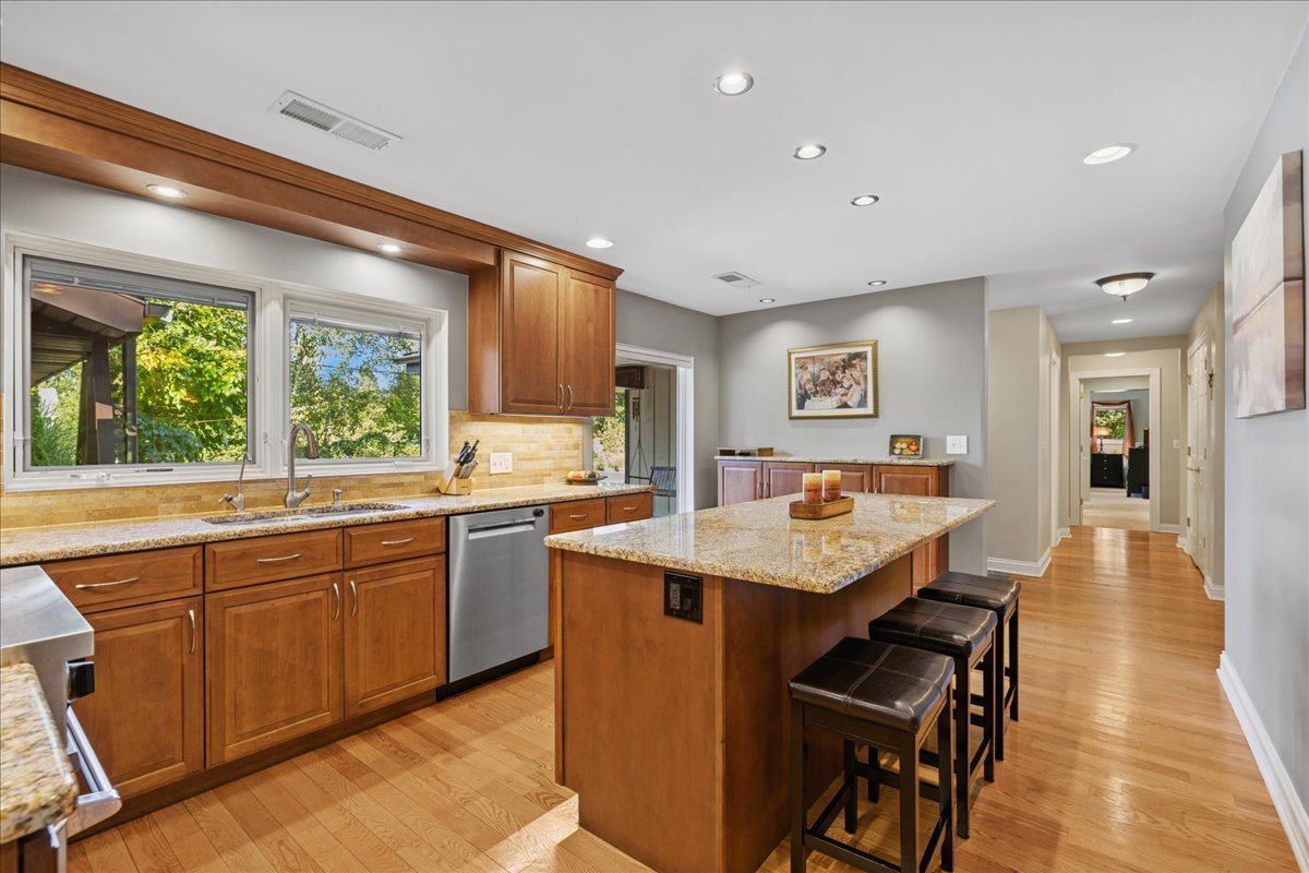 16280 W Woodbine Circle, Vernon Hills, IL 60061