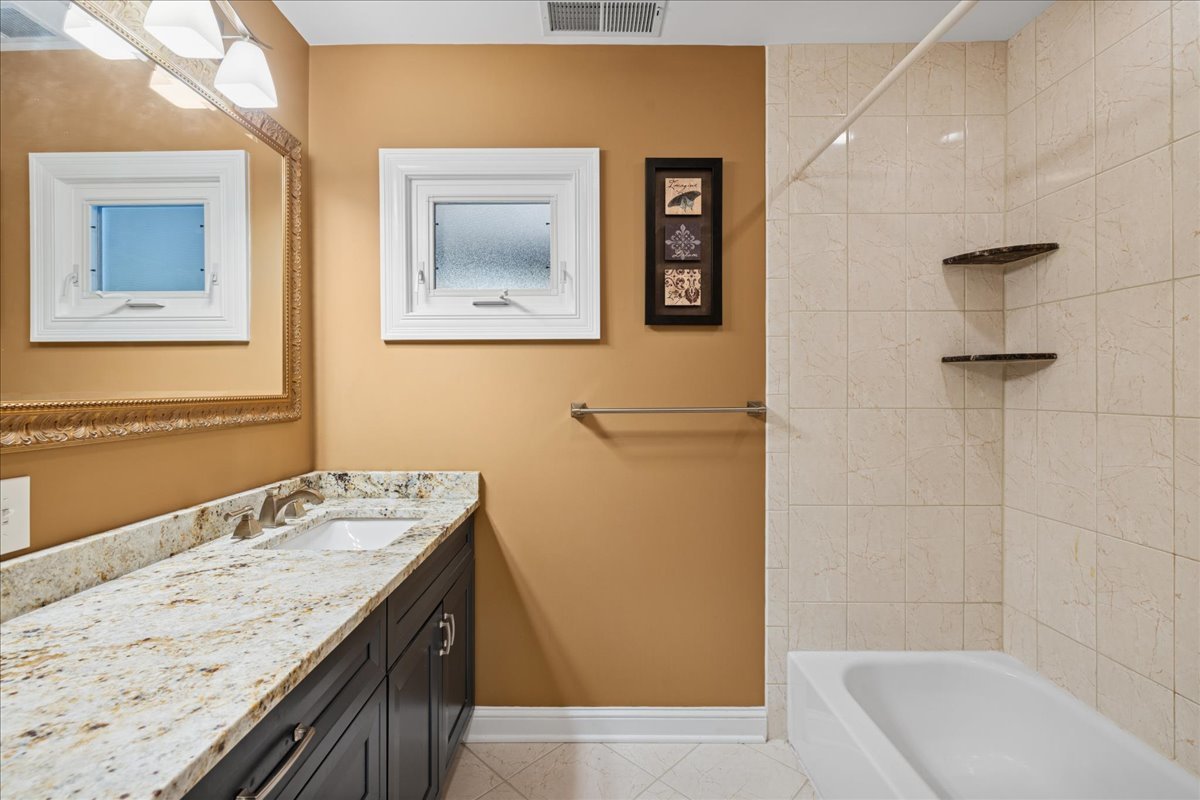 16280 W Woodbine Circle, Vernon Hills, IL 60061