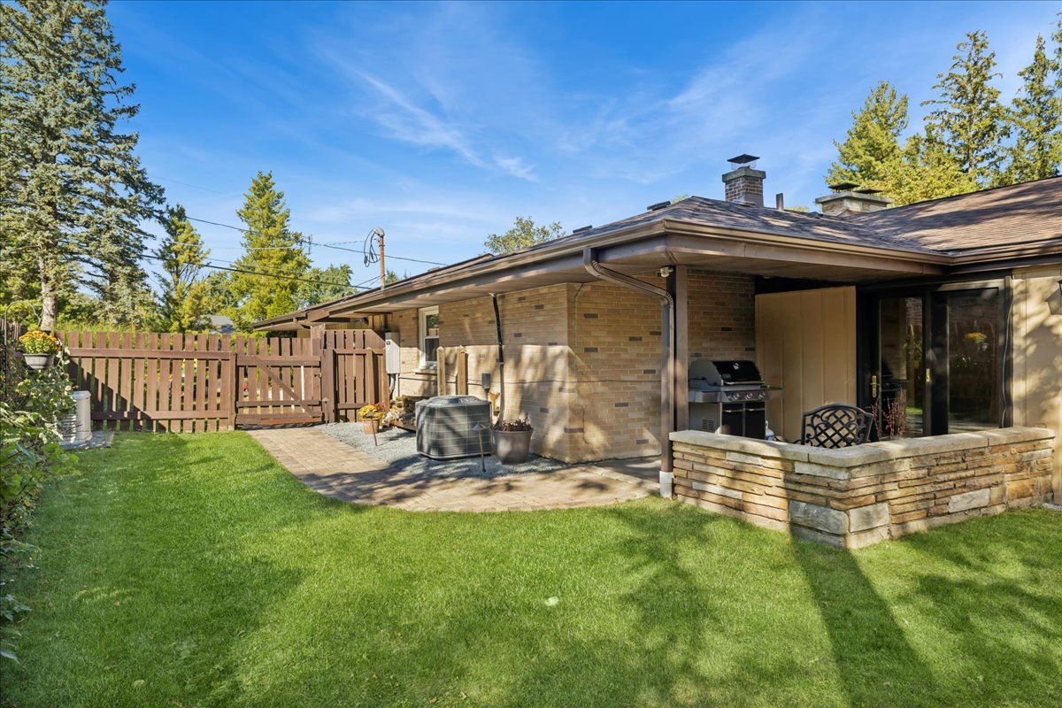 16280 W Woodbine Circle, Vernon Hills, IL 60061