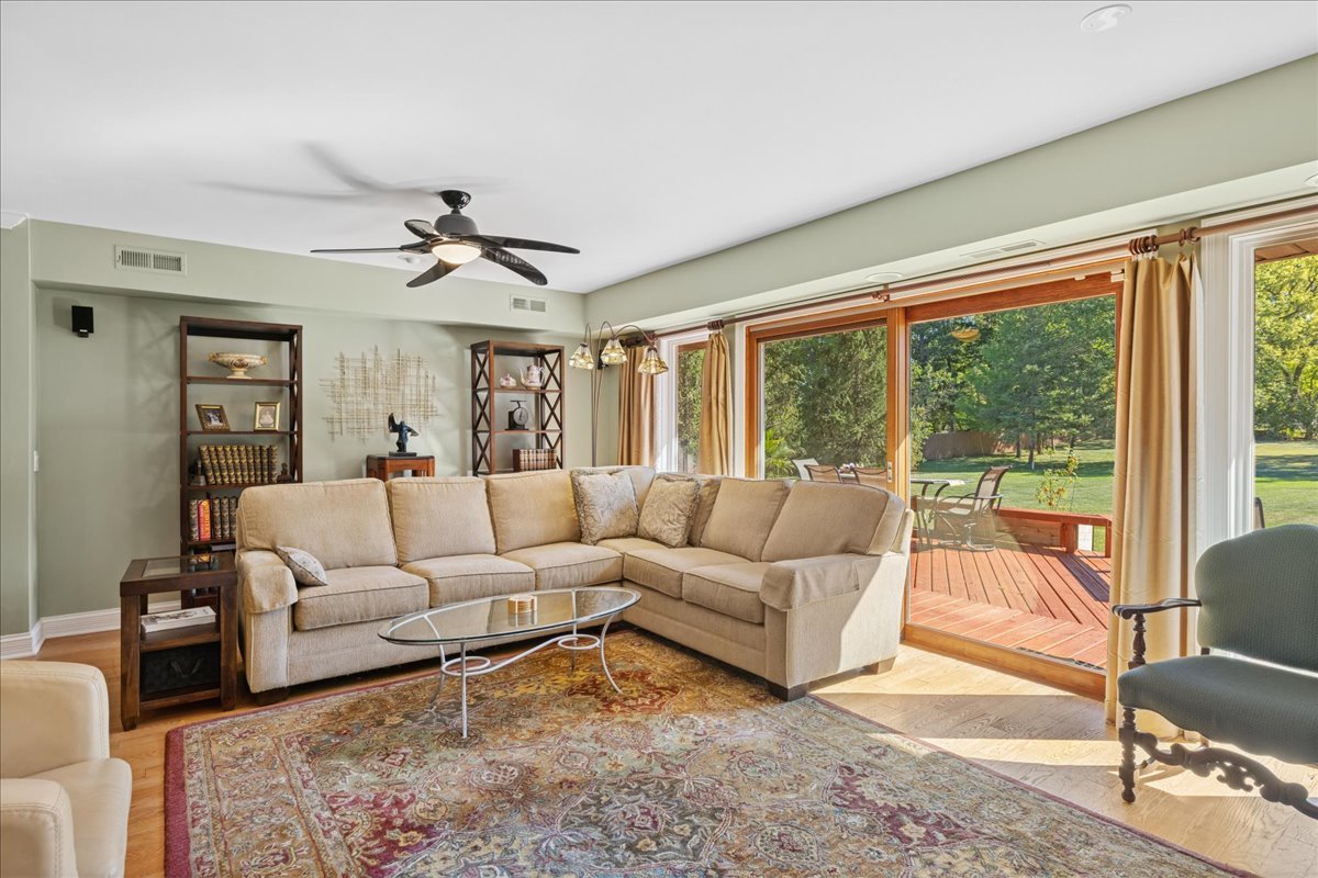 16280 W Woodbine Circle, Vernon Hills, IL 60061