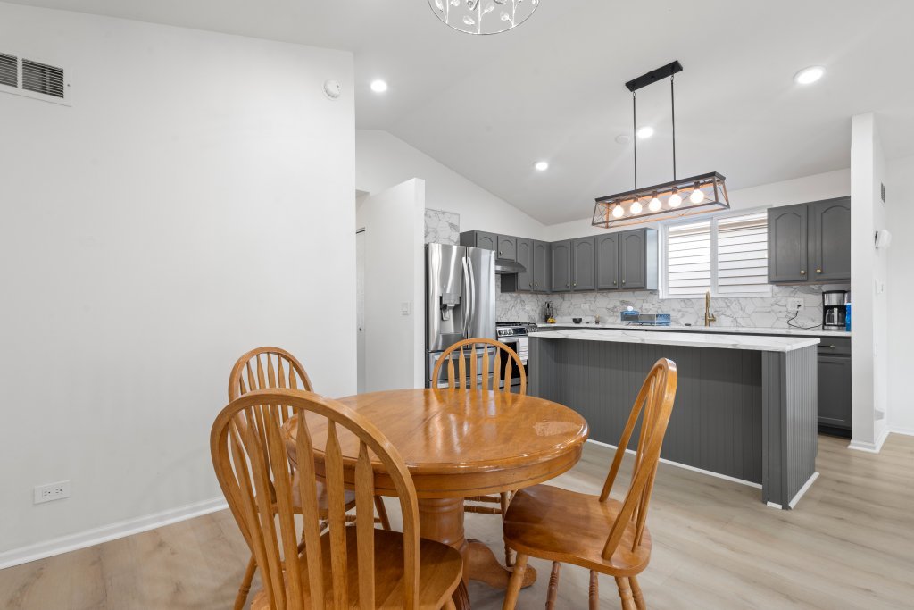 687 Serendipity Drive, Aurora, IL 60504